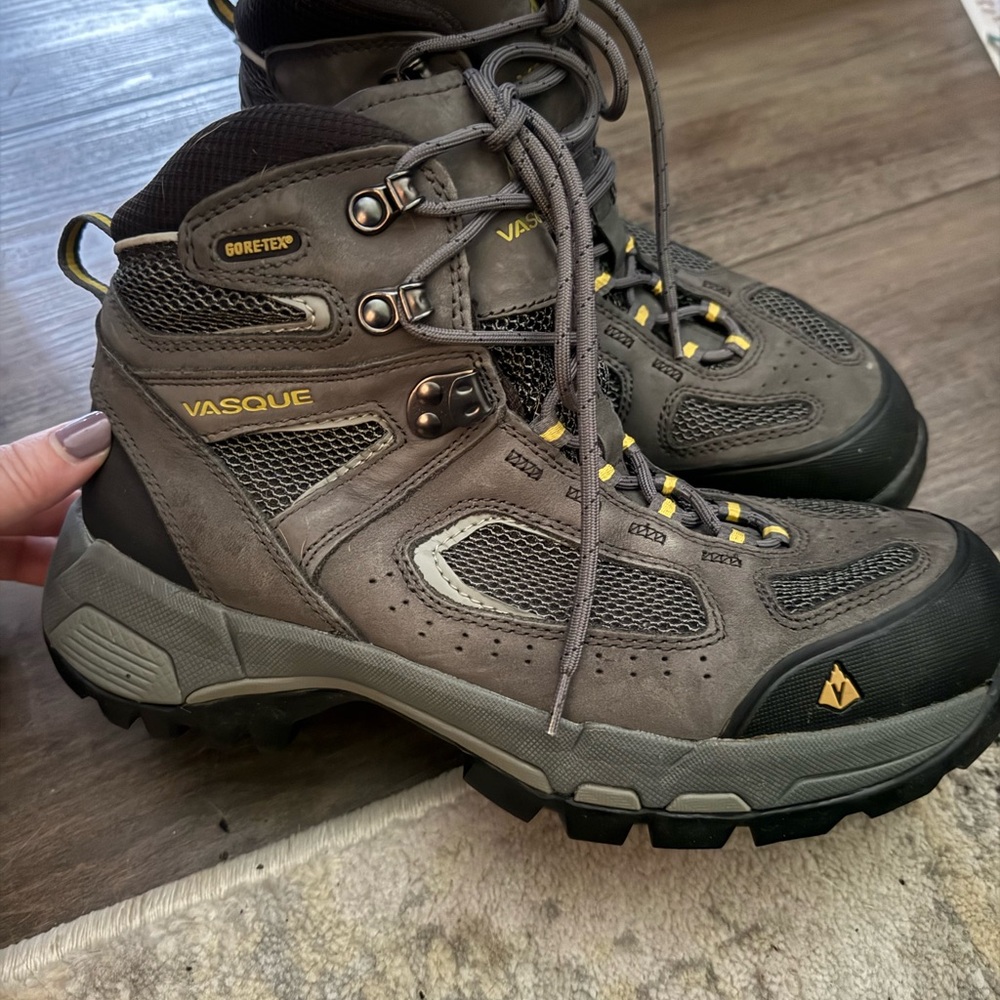 Vasque Men's Gray and Black Hiking Boots